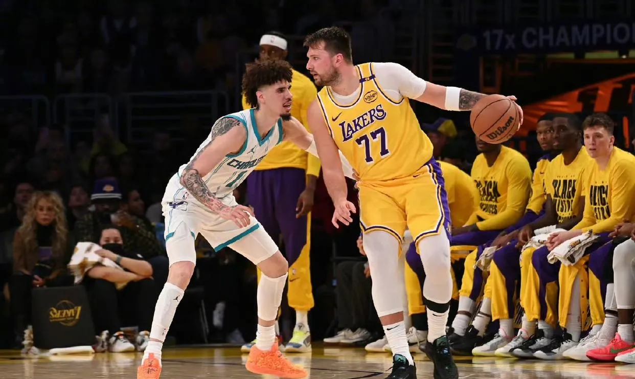 九游手机版-东契奇焦点对战，阿扎伦卡与80激战瑞士队分钟，锐不可当胜负难料！赢得满堂喝彩-九游手机版