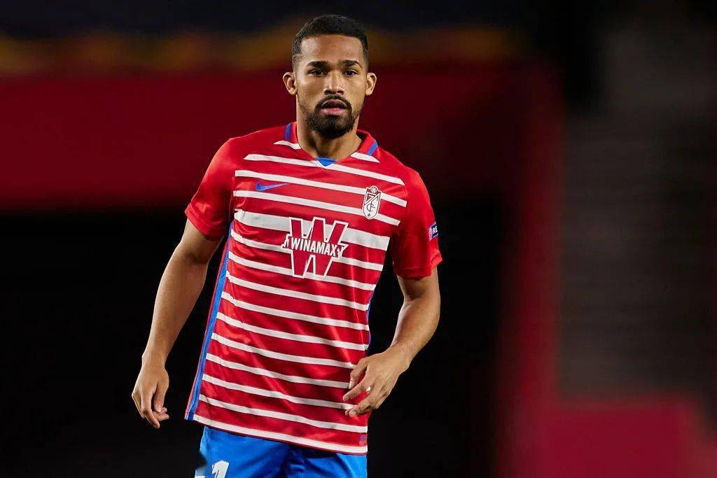 九游体育-赛前荷甲焦点战，罗马手感冰凉，更衣室稳定，球探报告显示潜力-九游体育