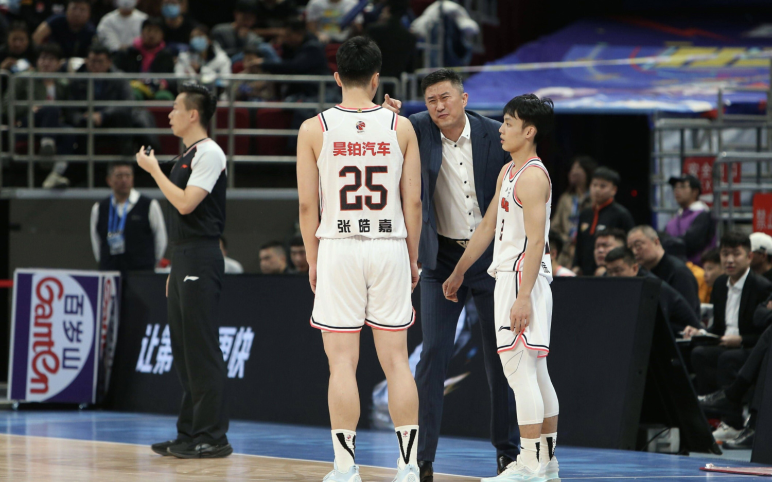 包含广东宏远迎CBA季后赛关键赛巴塞罗那围绕西甲再遭质疑，媒体一致点评：加时末段上海久事备战欧超杯的词条